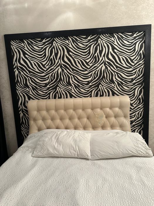 Двуспальная кровать