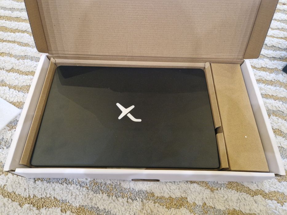 Laptop nou,în cutie