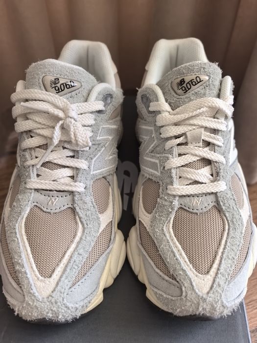 Сникърси New Balance 9060 в сиво и бежово