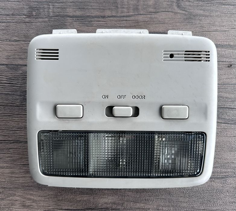 Плафон от Тойота Авенсис Т25