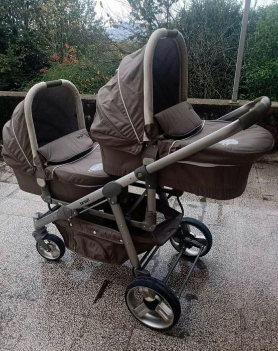 Количка за близнаци марка BREVI.