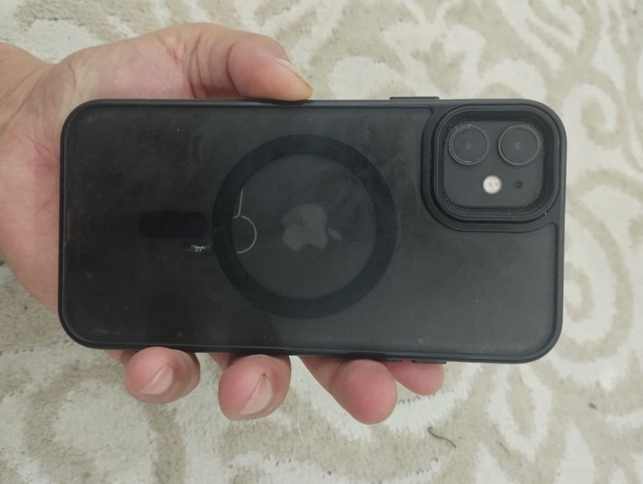 Айфон 11 продается и есть обмен