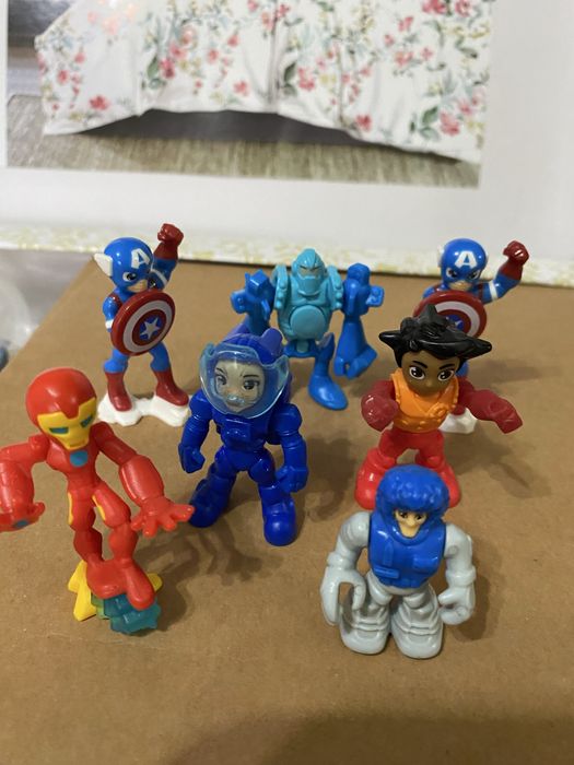 Фигурки из Лего.. Киндеры.