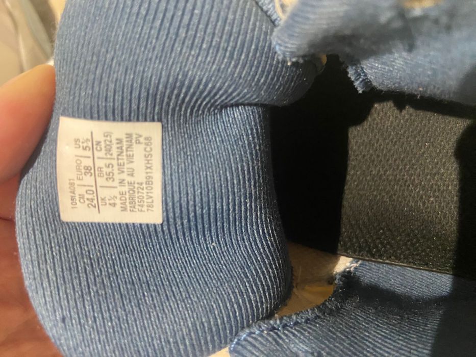 Продам крассовки асикс