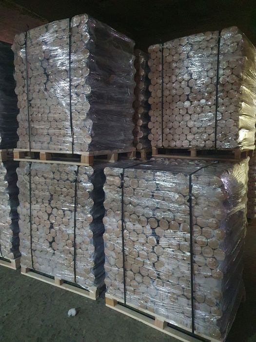 Lemn de foc de fag 100/100 livrat la domiciliu, un palet are 1,6 metri