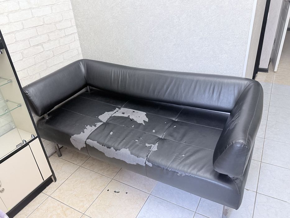 Диван в среднем состоянии , торг