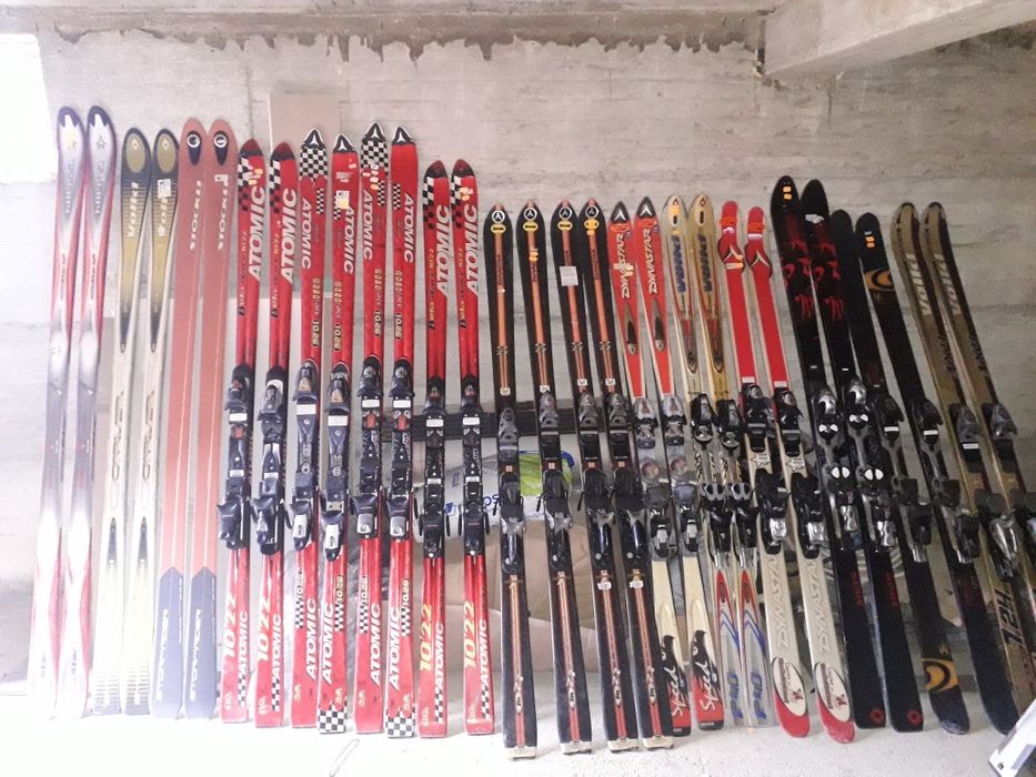 Vând schiuri, clapari si boots pt snowboard