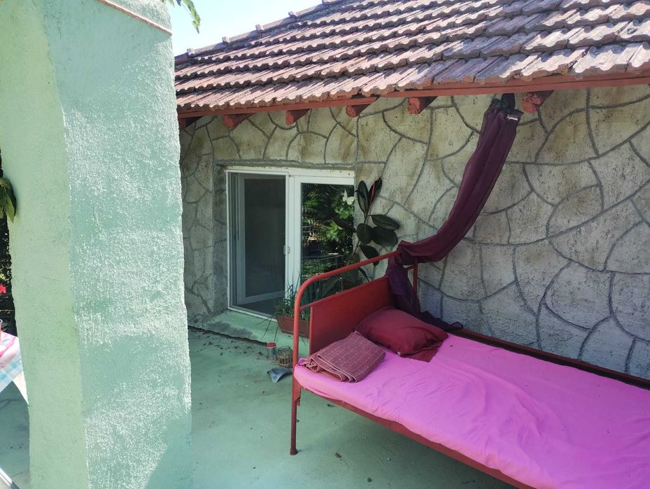 Къща 100 км от морето