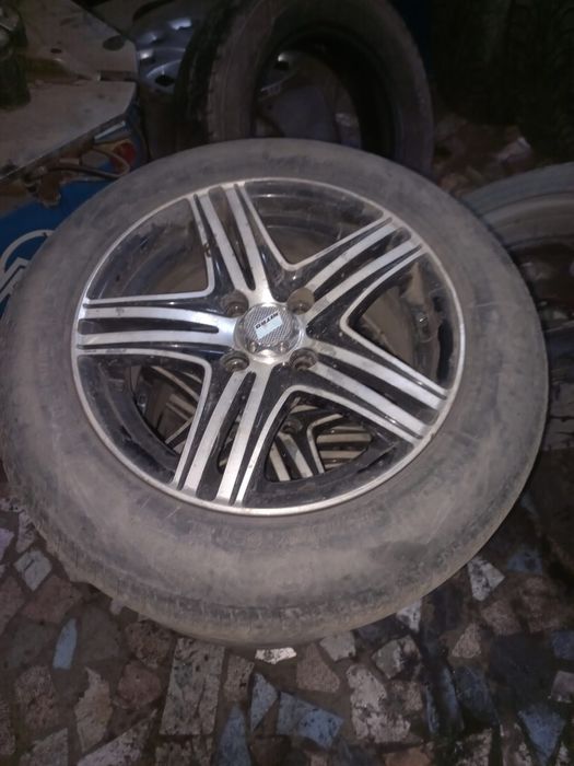 Продам диски с резиной 

Продам диски с резиной в сборе подходит на ва