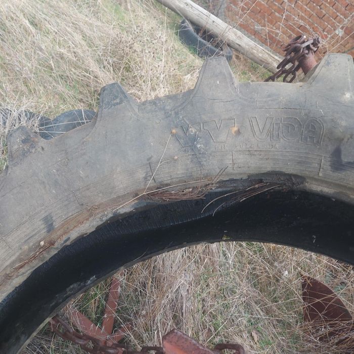 Задна гума за трактор ЮМЗ