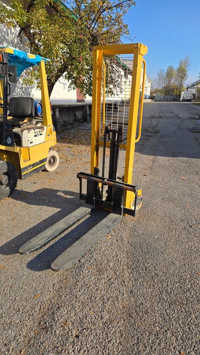 Ръчен стакер с регулиране на вилици - 1.2 тона