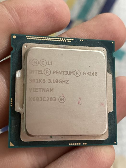 Full komplekt 2x protsessor i3-4330 + plata+ kuller+ naushnik