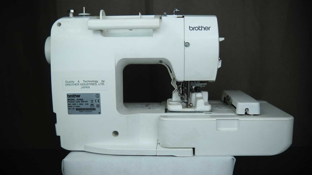 Masina de brodat Brother Innov-IS 90E, toate accesoriile incluse