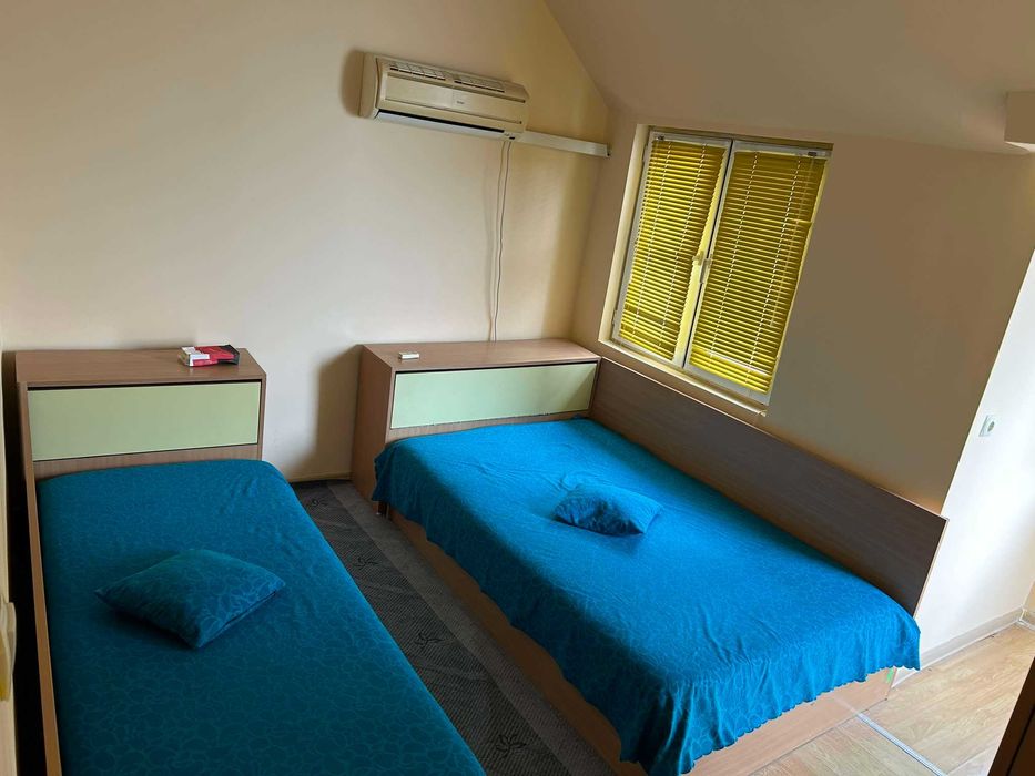 Продава се Двустаен апартамент в Бургас, Лазур - 55 кв.м за 7 €/кв.м - Снимка #1