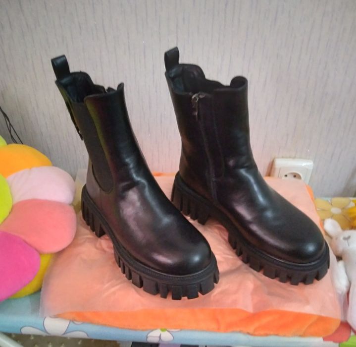 Лоферы, ботинки сапоги раз.40-41 СРОЧНО Стильные . В нутри мех.