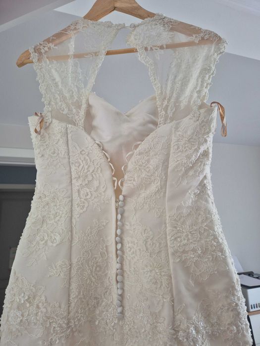 Rochie de mireasa batuta in pietre