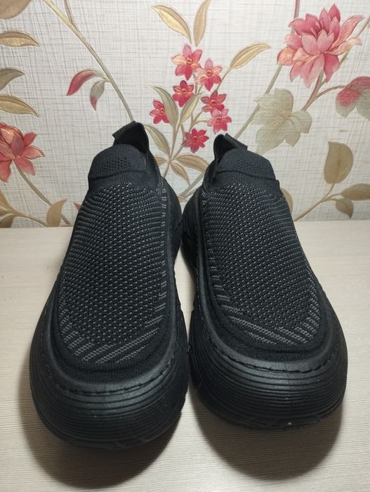 Кроссовки спортивные