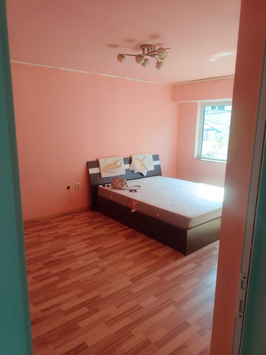 Închiriez apartament