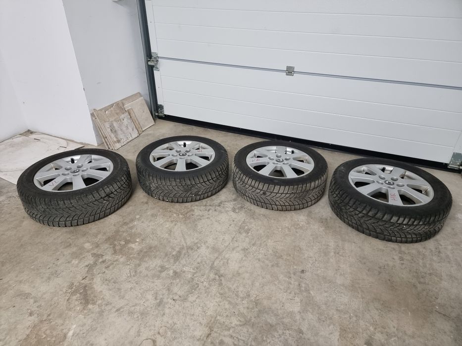 Set 4 Jante aluminiu BORBET cu  anvelope de iarna Dunlop 205/55 R 16