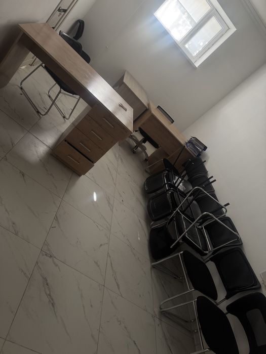 Холодильник indesit, столы, стол с тумбой б/у