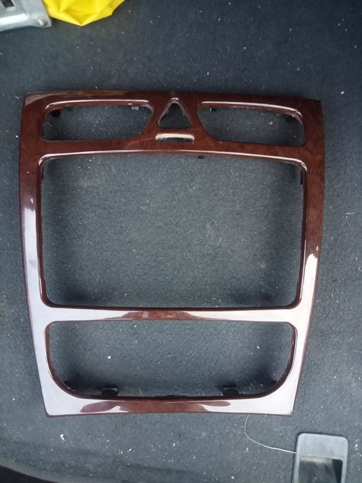 Продам рамку на Мерседес w 203