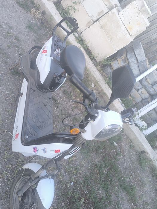 Продам электроскутер Торг есть