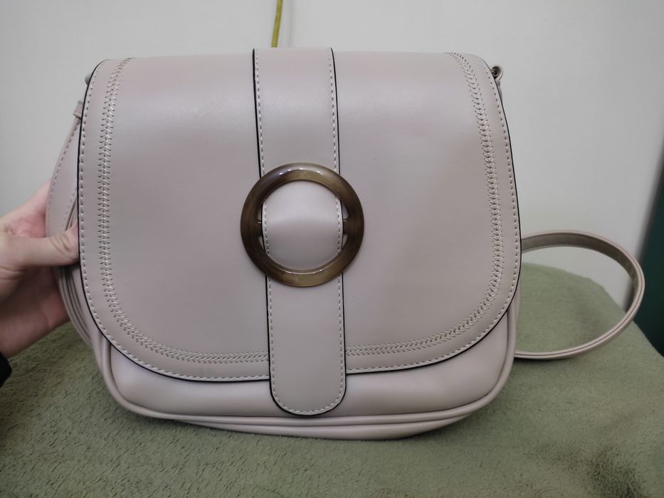 Бежевая сумка из kari