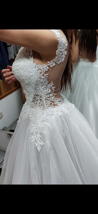 Булченска рокля - тюл и сатен с обръч