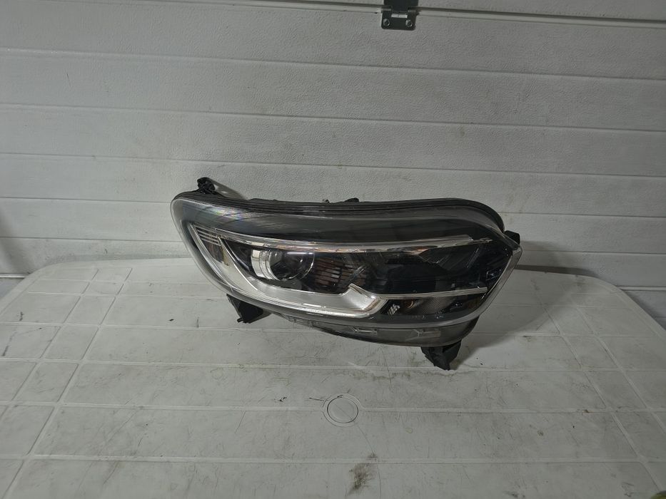 Far dreapta Renault kadjar cod 260104607R