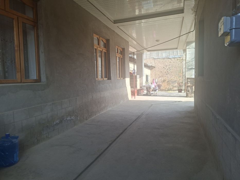 Qibray Otkir maxallada 6 sotokli 5 xonali