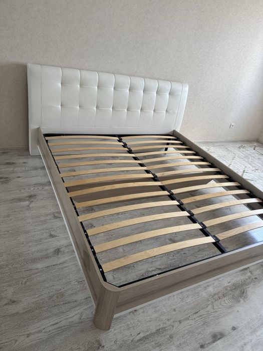 Спальный диван без матраса.