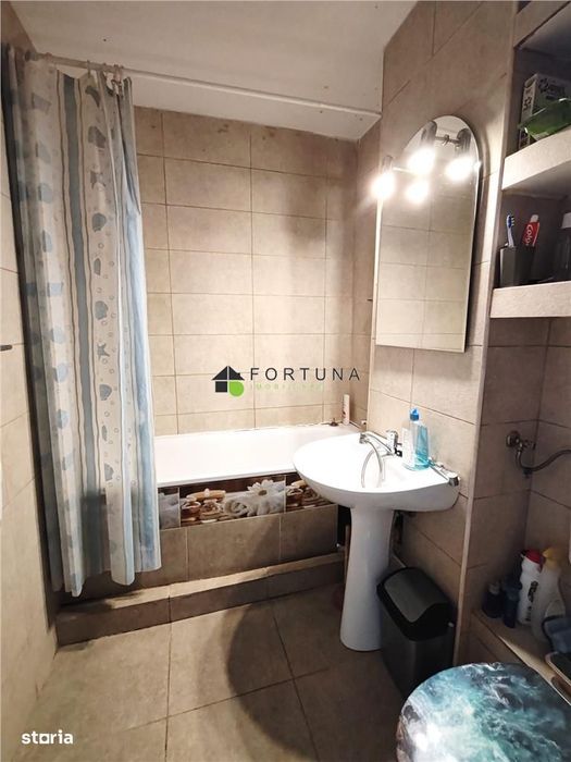 Apartament 3 camere , etaj intermediar - Astra