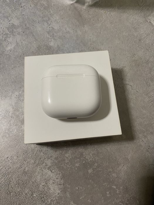 Продаю Air Pods 4