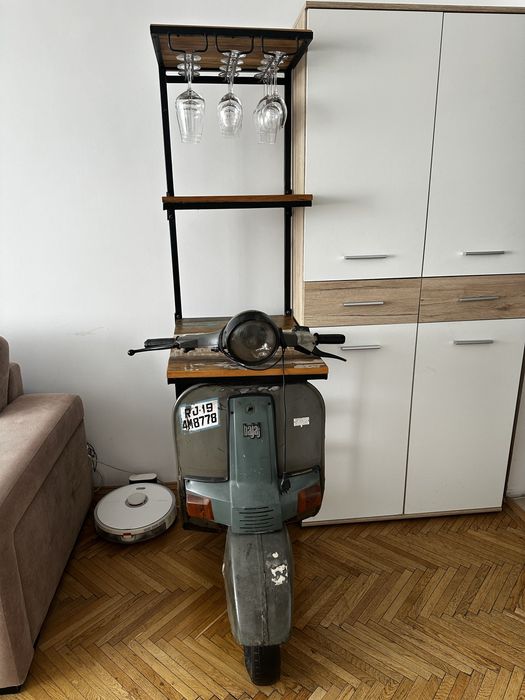 Bar decorativ Vespa Mobexpert, cu suport pentru vin și pahare