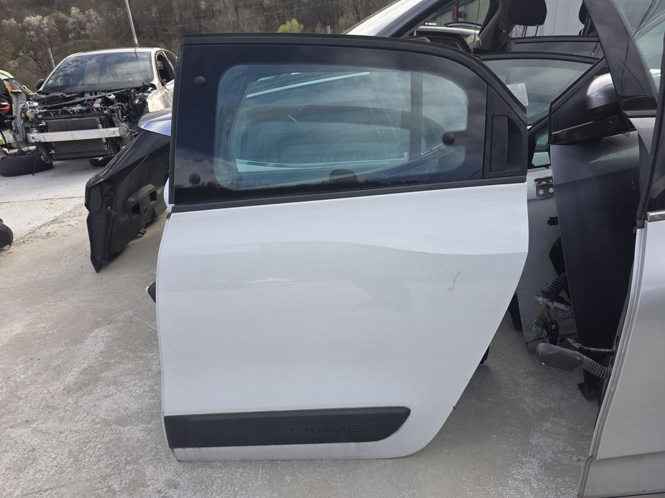 Задна лява врата рено  Twingo 2016g.