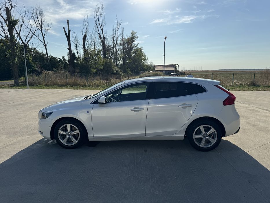 VOLVO V40 2015 — imagine 4