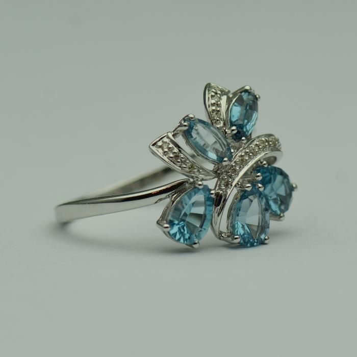 Inel cu topaze si diamante, din aur alb cod 1515