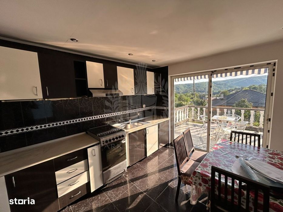 Casa 4 Camere// Comuna Valcanesti