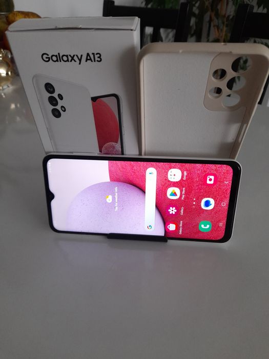 Samsung galaxy A13 128GB ROM 4GB RAM НОВ В КУТИЯ с подарък кейс!