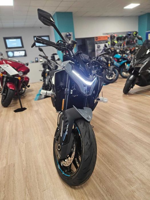 Motocicleta Cf moto 675 NK