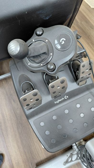 Волан logitech с педали и седалка playseat