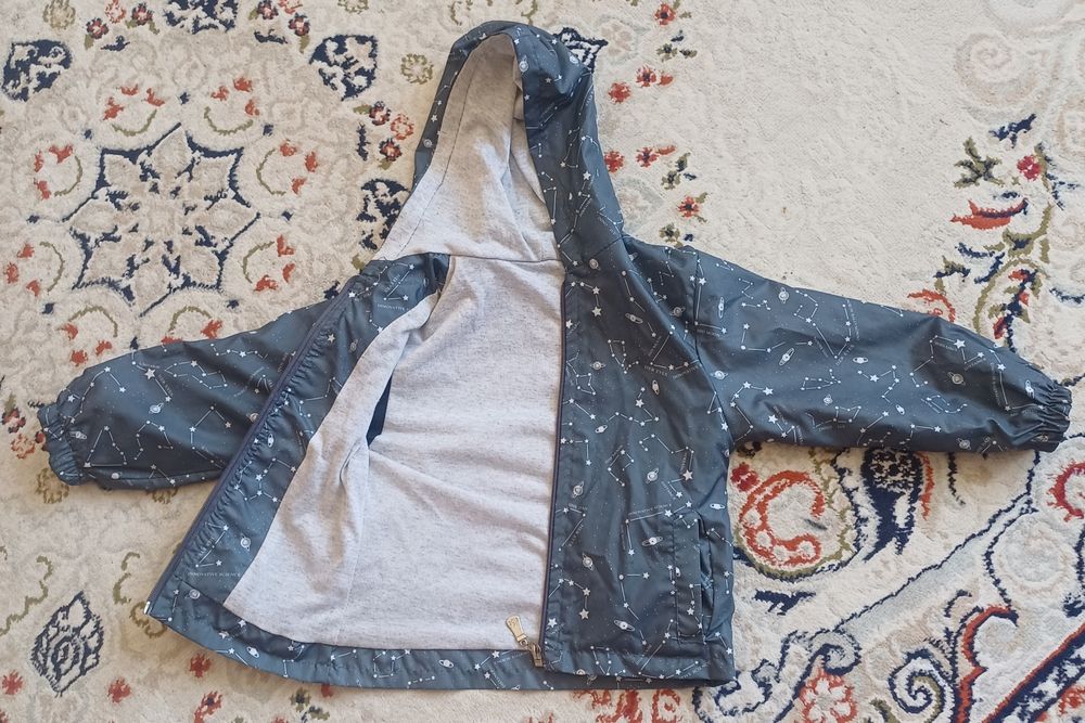 Ветровка 2-3лет 1500тг