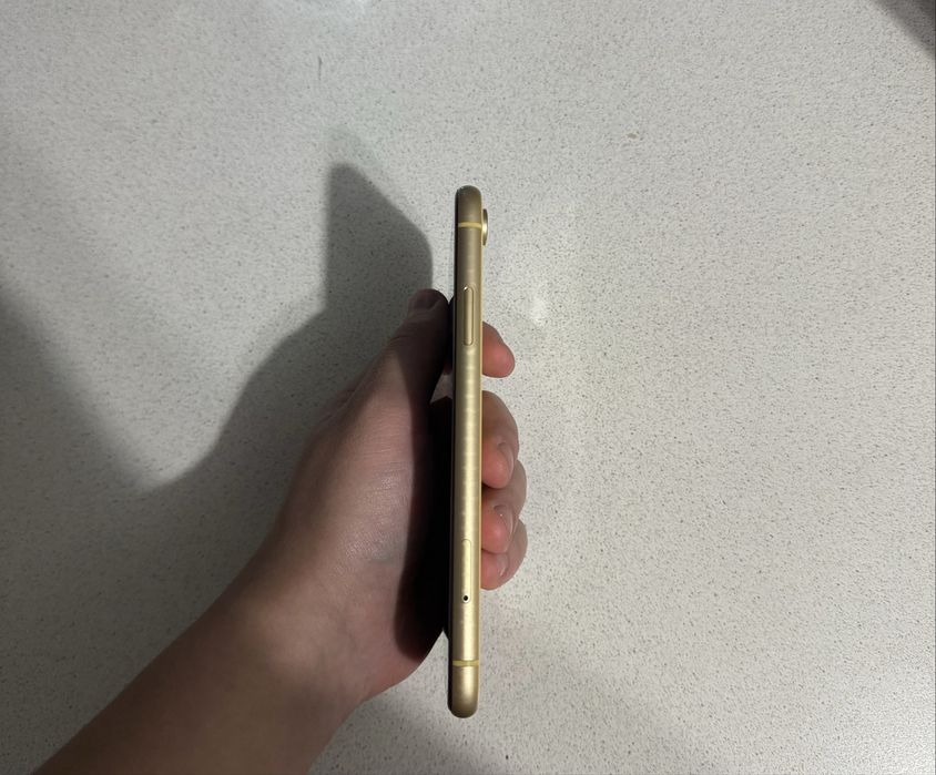 Продам iPhone XR