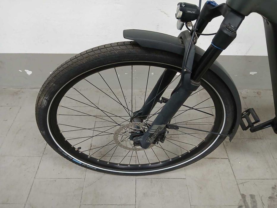 Vănd bicicletă electrică CUBE Kathmandu 625 Marime L 625wh aproape nou 810km