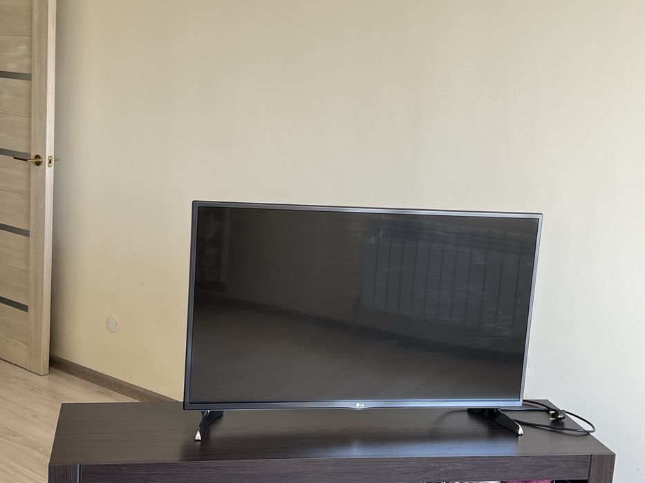 Телевизор LG почти новый