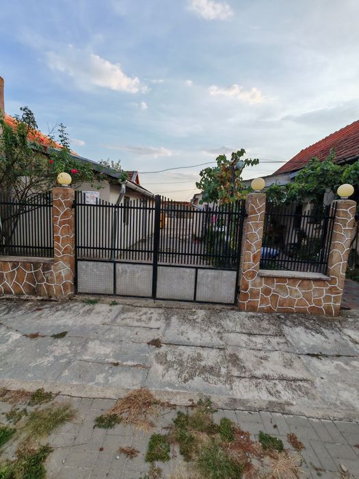 Vand casa în cermei