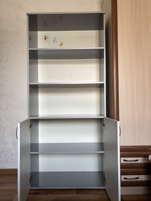 Продается шкаф в хорошем состояни……………………………………………………………………………………………..