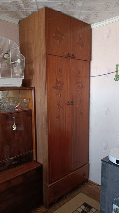 Продам шкафы. 1  Плательный