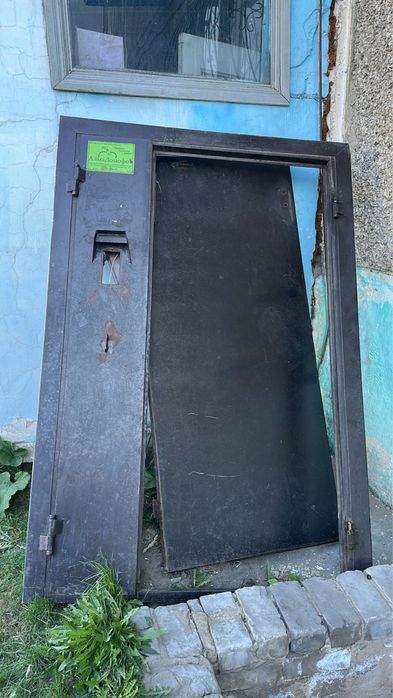 Дверь подъездная