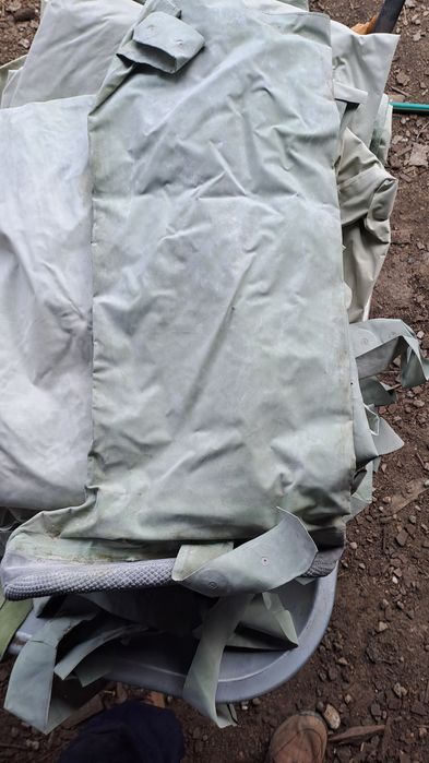 Cizme militare  ( complet militar), mărime universala,  înalte.